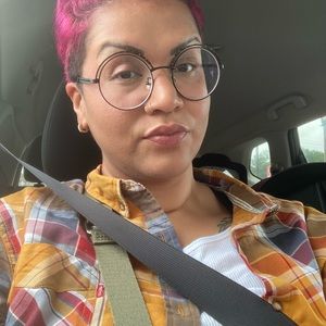 Just a girl trying to get funds together to further my career 💚💙💜♥️